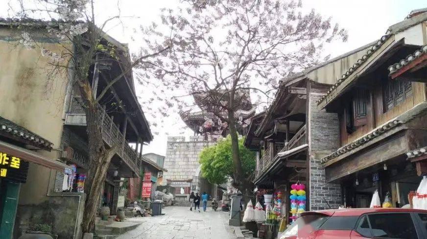 「唐山暴力事件」报警女生称「报警是我唯一能做的事」，面对这样的暴力事件我们还能做什么？